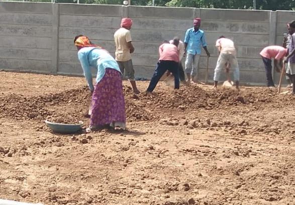 Team levelling soil
